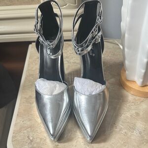 Mixx Shuz Silver Pointed Heels